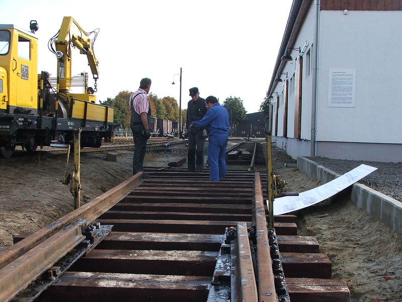 2009-09-30, Museumsbahn Weichenbau17.JPG